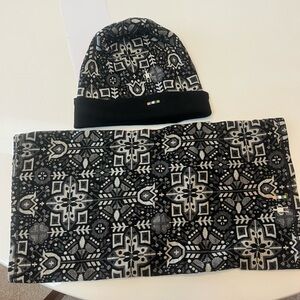 Smartwool Adult Black and White Geometric Beanie and Gator Set. Like New